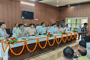 हर पात्र व्यक्ति तक योजनाओं का लाभ पहुंचाने के निर्देश