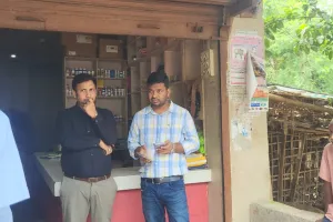 गैर लाइसेंसी खाद दुकान से 54 बोरा खाद जब्त, दुकानदार फरार