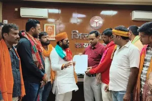 मंदिर परिसर पर कब्जा, ग्रामीणों ने पुलिस पर लगाया गंभीर आरोप