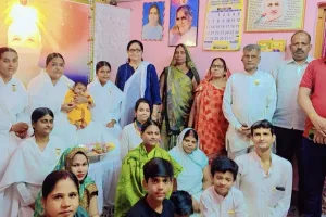 ब्रह्माकुमारी बहनों द्वारा ओबरा-चोपन में भाइयों की कलाई में बांधा रक्षासूत्र