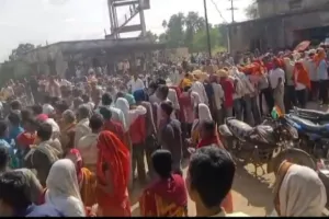 कचनरवा लैम्पस में कड़ी सुरक्षा के बीच यूरिया का वितरण, किसानों को मिली राहत