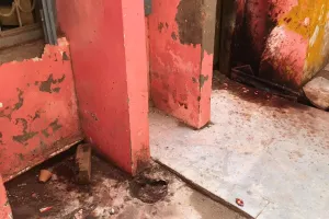 सामुदायिक स्वास्थ्य केंद्र में फैली गंदगी, मरीजों की बढ़ रही मुश्किलें