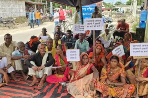 आवास योजना में गरीब बेघर, नेता और बिचौलियों का खेल जारी!