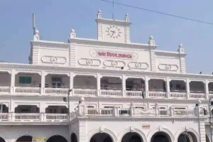 लखनऊ नगर निगम: सफाई व्यवस्था में भारी असमानता, 22 वार्ड केवल 2 निरीक्षकों के भरोसे!