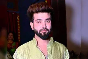 थाना विभूति खंड क्षेत्र स्थित हम्ज़ा नामक युवक पर अज्ञात हमलावरों ने चलाई गोलियां