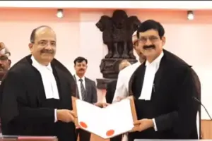 बलिया विकास में नंबर वन, सपा नेता ने उठाए प्रश्न:पूर्व चेयरमैन ने सड़कों की बदहाली बताई, बोले-विकास के दावे हवा हवाई