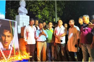 जुबिन की याद में विभिन्न समाजों के लोगों ने शोक सभा और मौन जुलूस श्रीभूमि जिले में मनाया गया