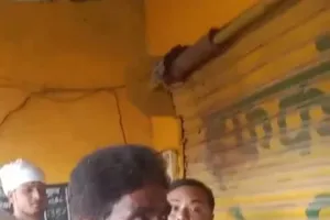  यूरिया खाद निर्धारित मूल्य से अधिक दाम लेना का आरोप