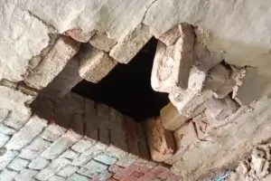 नकब काटकर चोर जेवरात उठा ले गए