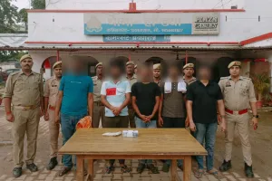 हण्डिया पुलिस टीम द्वारा 05 अभियुक्त गिरफ्तार, कब्जे से लूट का 01 मोबाइल फोन, 19,850/- रूपये,।