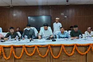 जिलाधिकारी ने विकास खंड बसखारी में जनकल्याणकारी योजनाओं की समीक्षा बैठक किया