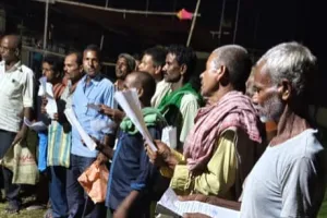 शिबिर से भागे कर्मी, फॉर्म नहीं लेने पर हुआ हंगामा 