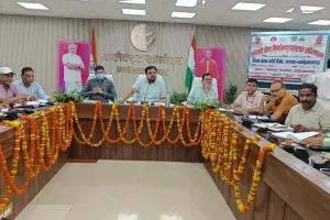 सफाई, फॉगिंग और जन-जागरूकता पर दिया जाए विशेष ध्यान- डीएम 