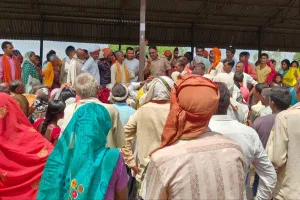 सोनभद्र यूरिया की कमी से परेशान किसानों ने किया सड़क जाम, प्रशासन ने दिया जल्द आपूर्ति का आश्वासन