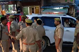 वाहन चेकिंग अभियान चलाकर काली फिल्म व हुटर लगे वाहनों पर पुलिस की कार्रवाई