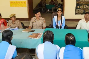 छात्रा गोल्डी बनीं एक दिन की थाना प्रभारी , संभाला कोन थाने का कार्यभार