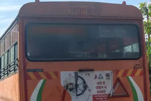 नियम कानून को ताक पर सड़कों पर दौड़ती ओवरलोड टैक्सी