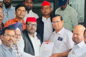 सपा का आरोप ! भाजपा सरकार के इशारे पर महापुरुषों की प्रतिमा हटाई जा रही