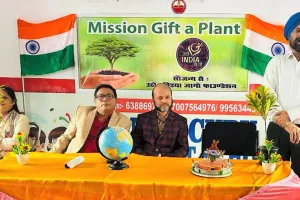 उठो इंडिया जगो मिशन के द्वारा किया गया पौधा वितरण कार्यक्रम।