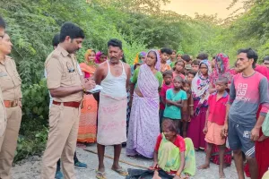 डाला के जंगल में पेड़ से लटकता मिला अधेड़ महिला का शव, क्षेत्र में सनसनी