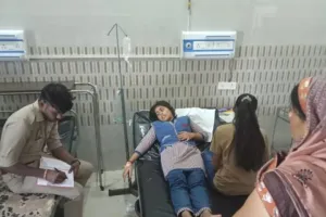 ओवरटेक करने के दौरान न्यू चिल्ड्रेन पब्लिक स्कूल की वैन गड्ढे में गिरी,8 बच्चे घायल