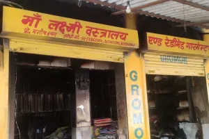 रहिमाबाद में भीषण अग्निकांड शॉर्ट सर्किट से दो दुकानें राख 25 लाख का नुकसान