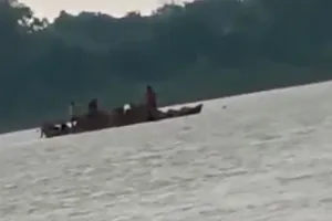 टोंस नदी पर बालू माफियाओं का कब्जा! प्रशासन मौन