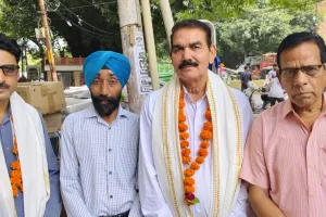 आप और हम राष्ट्रीय भ्रष्टाचार अपराध निरोधक समिति संगठन के राष्ट्रीय अध्यक्ष बी ने टूण्डला प्रेस क्लब के संस्थापक, अध्यक्ष, सचिव, का माला पहना कर शाल उढ़ाकर जोरदार स्वागत सम्मान किया गया