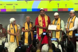 काशी विद्यापीठ के दीक्षांत समारोह में सोनभद्र के अनिकेत को मिला अतुल माहेश्वरी स्मृति स्वर्ण पदक