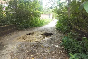 ख़जनी क्षेत्र डोहरिया प्राण नाथ क्षेत्र के अटैच गांवों की लिंक मार्ग पुलिया धसने से बड़ा हादसा किसी वक्त होने का भय, ग्रामीणों में आक्रोश