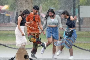 Aaj Ka Mausam: आज कई जगहों पर आंधी तूफान का अलर्ट, देखें कहां कहां होगी बारिश ?