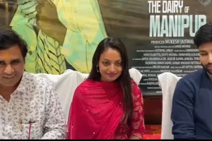 महाकुंभ की वायरल गर्ल मोनालिसा पहली बार पहुंचीं लखनऊ