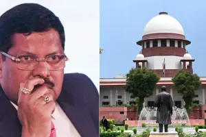 अदालती कार्यवाही के दौरान मुख्य न्यायाधीश बी.आर. गवई पर एक वकील ने जूता फेंका