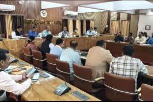 मुख्यमंत्री के प्रस्तावित सोनभद्र आगमन को लेकर तैयारियां तेज जिलाधिकारी और पुलिस अधीक्षक ने की बैठक