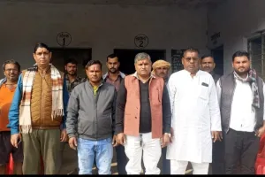 वर्षों से बंद पड़ी साघन सहकारी समिति शुरू होने अमहट के किसानों के खिले चेहरे 