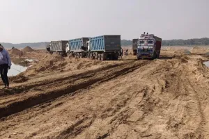 सरीला तहसील के इछौरा-जिटकिरी क्षेत्र में अवैध बालू खनन चरम पर, ग्रामीणों में रोष