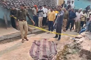 कलयुगी भतीजे ने अपनी रिश्ते की चाची को दौडा कर कुल्हाड़ी से कई वार किए मौके पर ही मौत