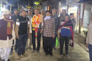 श्रीभूमी जिले के दुल्लभछड़ा में लगातार विकास की प्रक्रिया में पूर्व एडीसी निलमणि दास का आतिशबाजी और ढोल-नगाड़ों के साथ शाही स्वागत किया गया