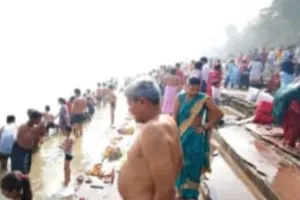 ड्योढ़ी घाट पर हजारों श्रद्धालुओं ने लगाई गंगा में डुबकी