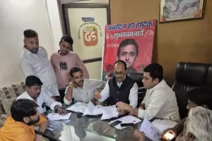 एस आई आर का आज तीसरा दिन, सपा बी एल ए प्रहरी उड़न दस्ता का आंकलन बीएलओ द्वारा परिवारों को दो फॉर्म नहीं दिए जा रहे