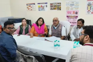 जिलाधिकारी ने नगरीय प्राथमिक स्वास्थ्य केंद्र में जन आरोग्य समिति की बैठक में किया प्रतिभाग