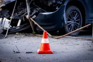 तेज रफ्तार ऑटो पलटी, दो स्कूली बच्चा घायल,  सदर अस्पताल में भर्ती