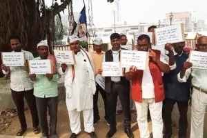 दलित उत्पीड़न पर अपनी जनता पार्टी ने डीएम सौंपा ज्ञापन