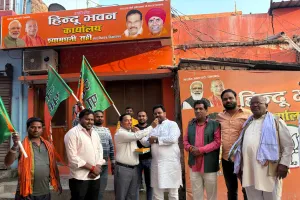 बिहार में एनडीए को प्रचंड बहुमत पर सिद्धार्थनगर में भाजपाइयों ने मिठाई बाँटकर मनाया जश्न