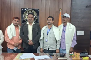  विशेष प्रगाढ़ पुनरीक्षण अभियान में उत्कृष्ट कार्य पर चार बीएलओ सम्मानित