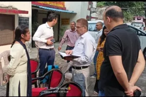 सोनभद्र में विशेष प्रगाढ़ पुनरीक्षण अभियान तेज जिलाधिकारी ने घोरावल में गणना प्रपत्र वितरण कार्य का लिया जायजा, शत-प्रतिशत लक्ष्य हासिल करने का निर्देश