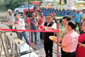 धान क्रय केंद्र अमेठी का जिलाधिकारी ने किया स्थलीय निरीक्षण