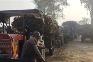 गन्ना सीजन में गोला-कुकरा मार्ग बंद करने का विरोध