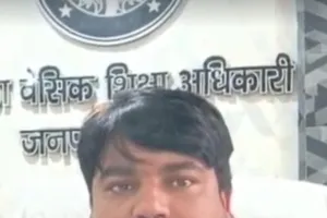 15 करोड़ के टेंडर में 15% कमीशन की मांग का आरोप : बीएसए समेत तीन पर एफआईआर के आदेश