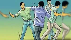 आधा दर्जन दबंगों ने महिला को घर से खींचकर की पिटाई